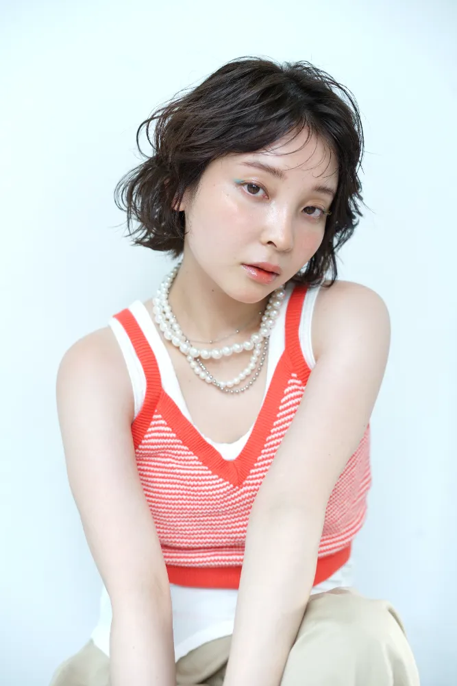 美容室モデル撮影、ナチュラルな表情のスタイル写真